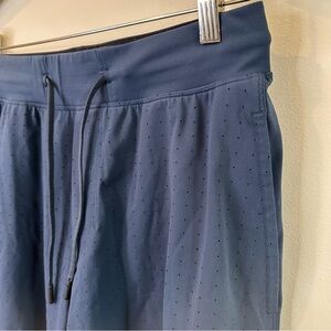 Lululemon Men’s Pace Breaker Short in Blue Size Medium EUC
